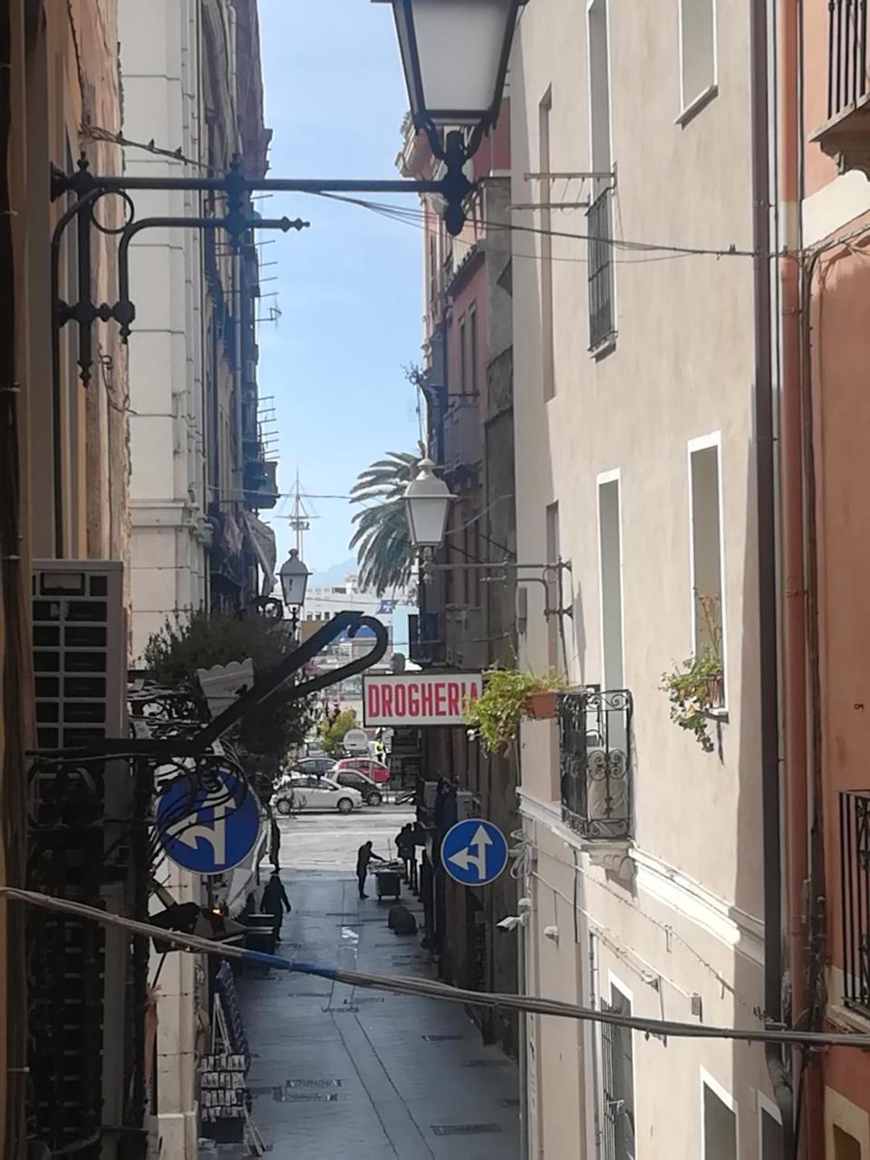 B.House Bed & Breakfast Cagliari Exterior photo